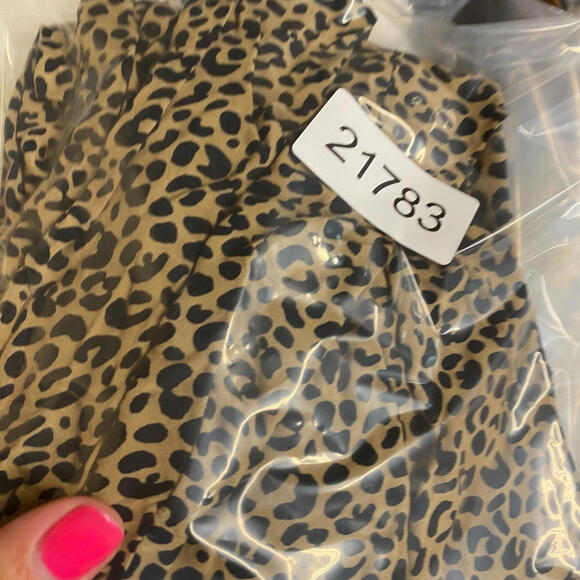 Old Navy Top Women S Small Brown Animal Print Button Up Crew Neck Short Sleeve - Picture 9 of 9